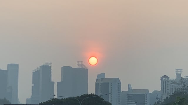 烟霾卷土重来？多区民众称闻到烧焦味  