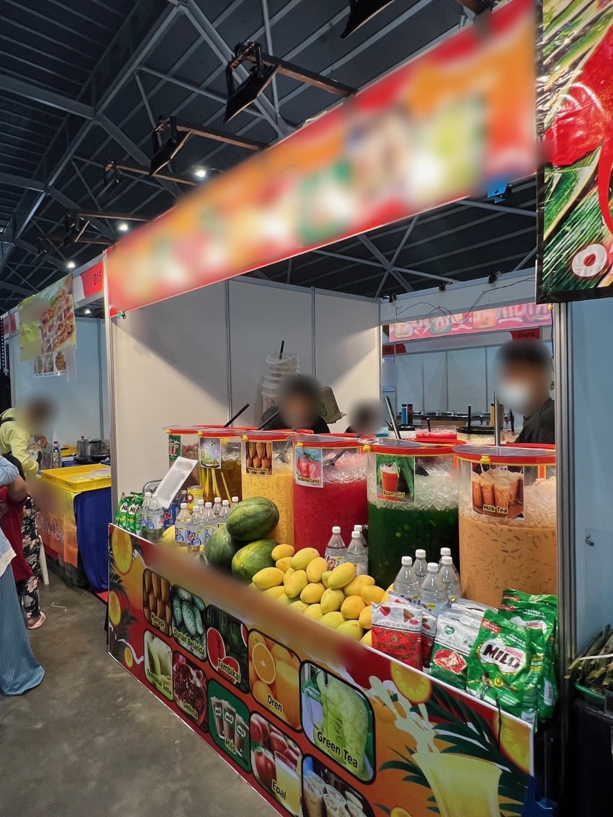 允小贩在临时市集无牌摆摊MegaXpress和董事遭罚款- 8world