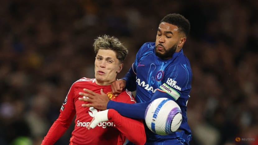 Chelsea beat Manchester United to stay on course for Champions League