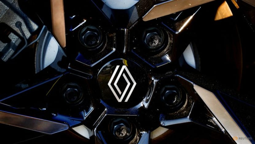 Dutch car sharing firm adds Renault EVs capable of powering local grid