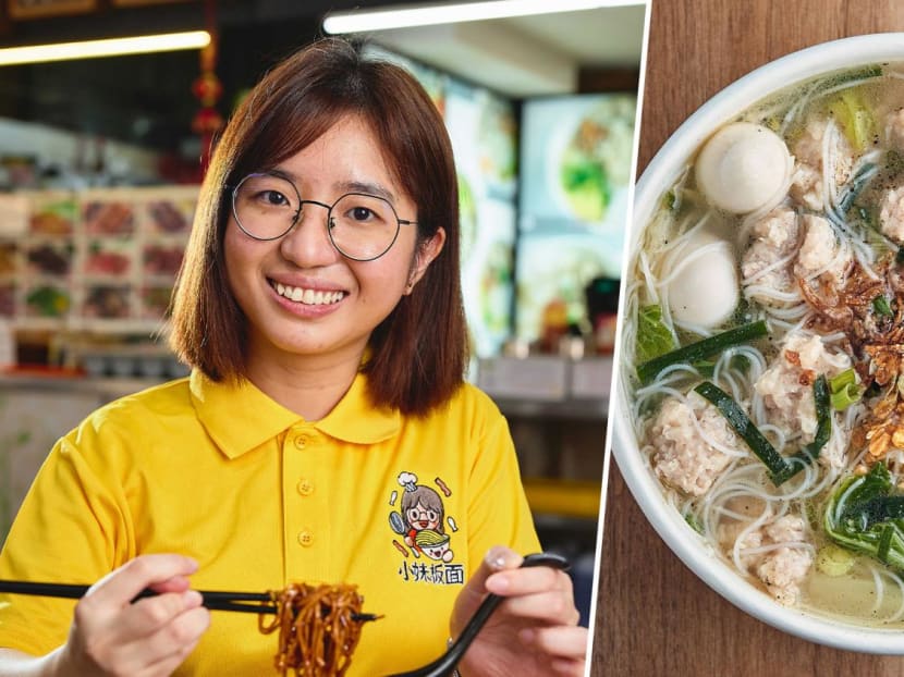 Ban Mian Hawker Praised By Netizens After Returning $445.50 Mistakenly Paid By &ldquo;Elderly Customer&rdquo;