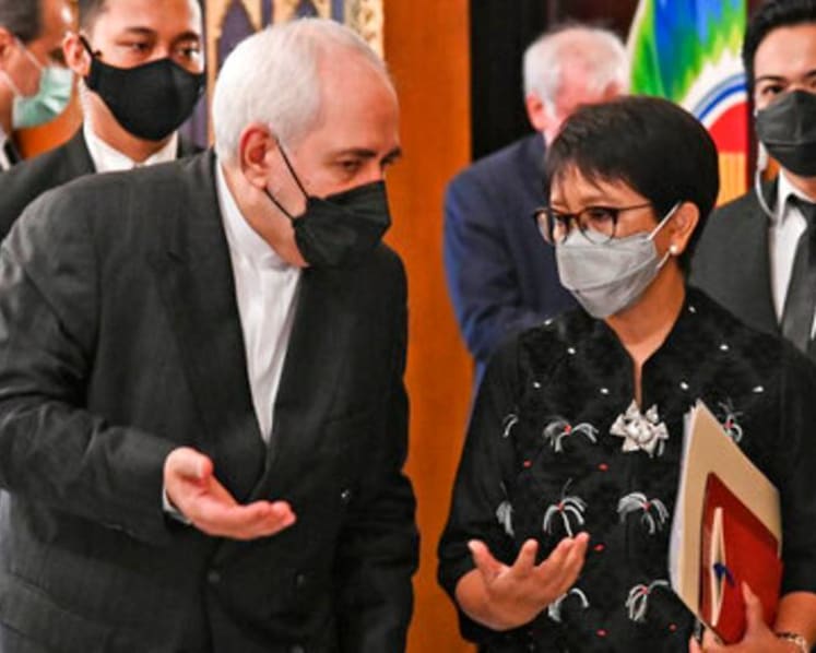 Iran, Indonesia foreign ministers discuss trade, economy