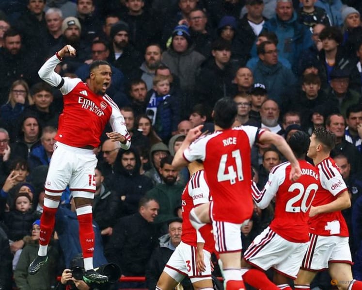 Gabriel shines at both ends as Arsenal ease past Everton to go level with Man City