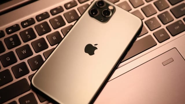 捡了手机归还却反被讹钱 中国事主：十分心寒