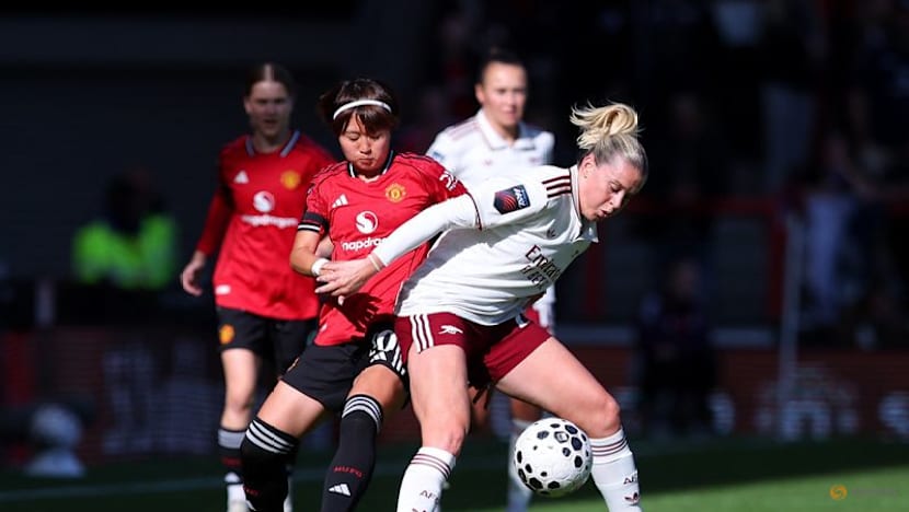 Chelsea go top of WSL as Man United and Arsenal play out a goalless draw