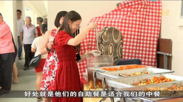 更多家庭举办大型聚会过新年 传统自助餐订购增加三成