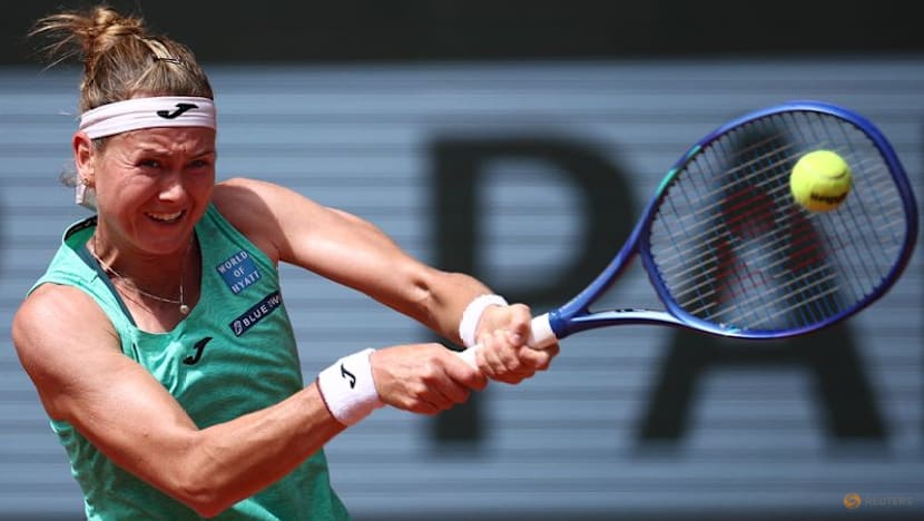 Teenager Andreeva downs Bouzkova for French Open fourth round spot