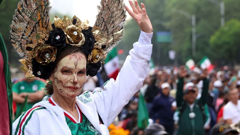 Mexico City chases world record for largest Mexican wave ahead of World Cup