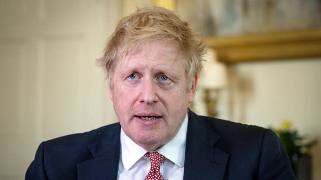 英国前首相约翰逊宣布辞去国会议员职务