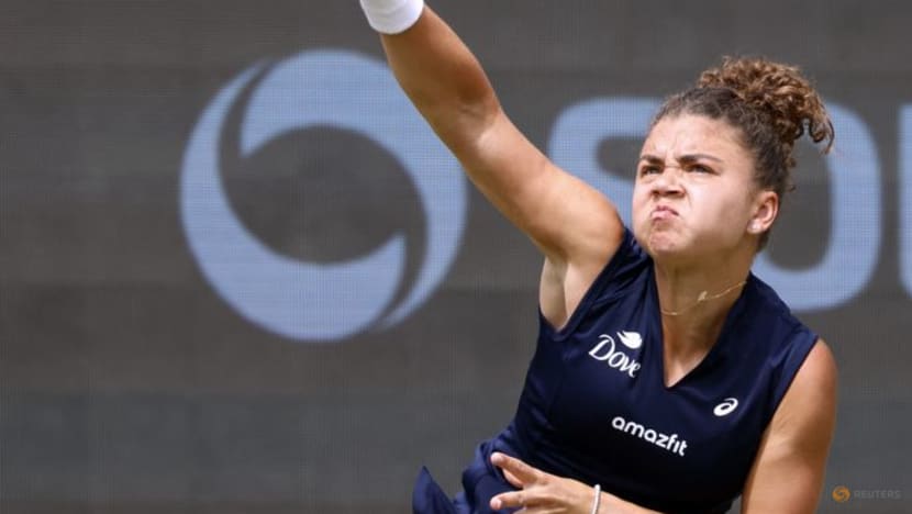 Swiatek cruises past second-seed Paolini to reach first grass final