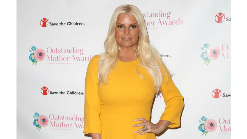 Jessica Simpson 'working really hard' on post-baby body