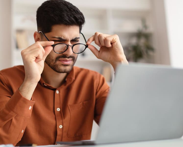 Having trouble reading this? How to choose the right glasses or contact lenses for your myopia or presbyopia
