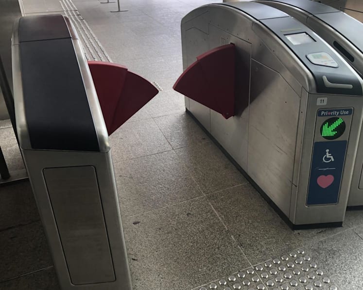 #trending: Netizens slam 'inconsiderate' MRT commuters who don't give way at priority gantries to wheelchair and pram users