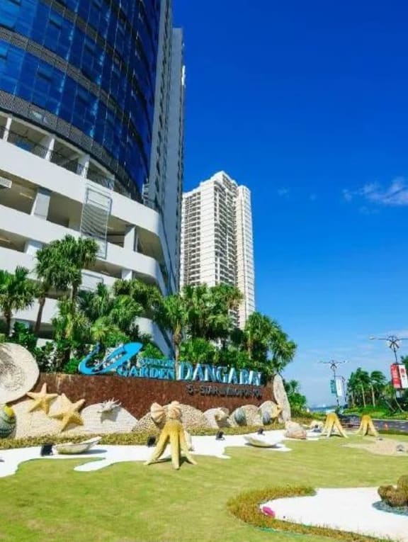 The Country Garden Danga Bay condominium development is located in the Iskandar region in Johor Bahru. It has more than 9,000 apartments on the waterfront.