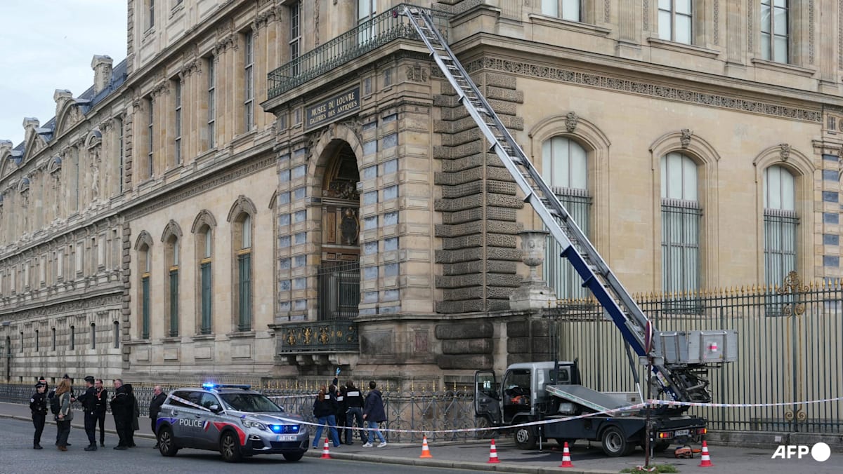 France arrests two men, two women over Louvre heist: Prosecutor