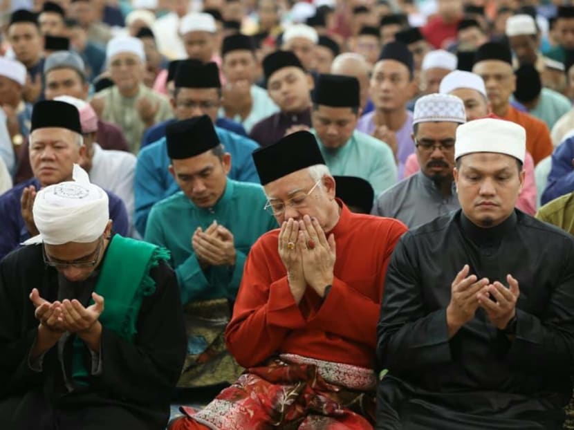 Najib (in red) is making the argument that rather than representing change, the new Pakatan Harapan government is fundamentally hypocritical.