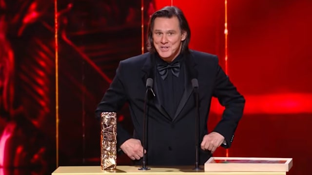 Jim Carrey外貌变化太大引热议，网友质疑非本人出席典礼