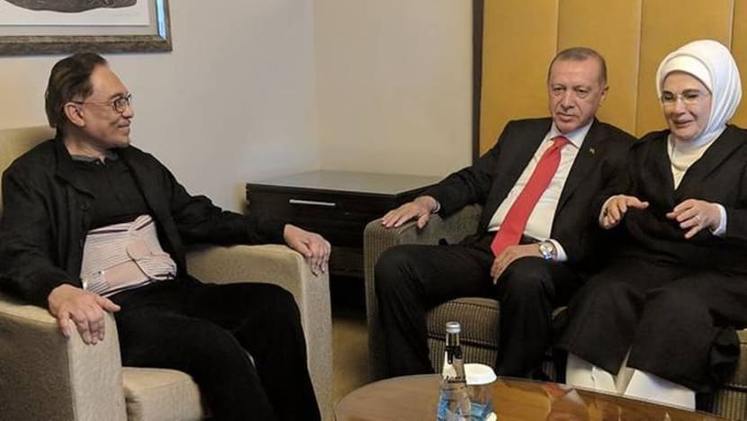 Anwar jalani pembedahan tulang belakang di Istanbul