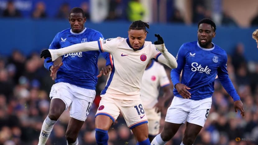 Liverpool hit Tottenham for six to cement top spot, Chelsea held