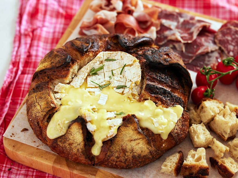 Make This Magnificent Cheesy Bread Bowl &lsquo;Fondue&rsquo; In Less Than 30 Minutes