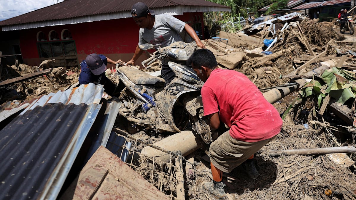 Indonesia flood survivors battle mud, trauma