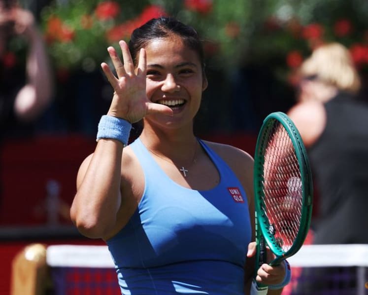 Raducanu returns to winning ways at Queen's