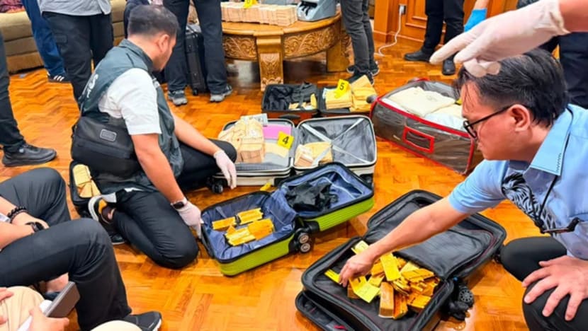 Polisi geledah 12 lokasi dalam tiga kasus dugaan korupsi, temukan uang puluhan miliar dan emas 74kg