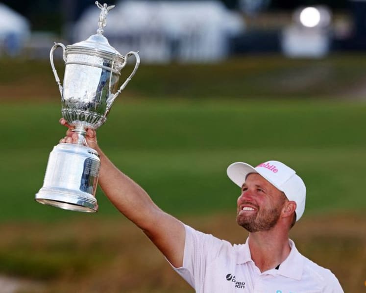 Clark holds on for wire-to-wire US Open win