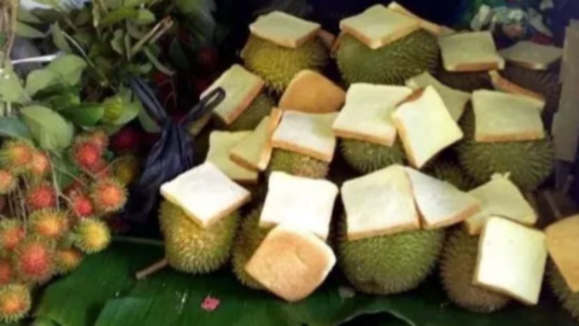 Ini petua hilangkan bau durian dari kereta atau peti sejuk