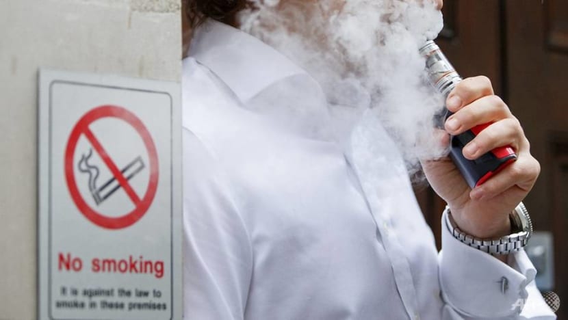 Commentary: Trying to quit smoking? E-cigarettes may make things worse Commentary: Trying to quit smoking? E-cigarettes may make things worse