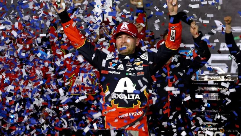 OT crash clears way for William Byron's repeat win at Daytona OT crash clears way for William Byron's repeat win at Daytona
