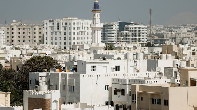 需多方接洽避开密集袭击时段 外交部揭包机撤离国人艰难挑战