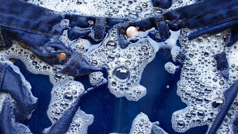 soak_wet-jeans-soak-washing_51524-516