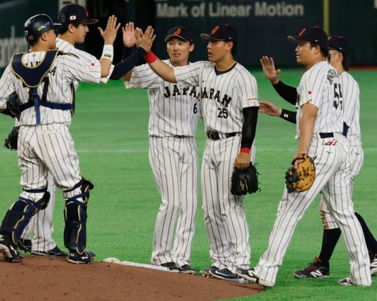 Baseball-Samurai Japan top gutsy Czech team on way to WBC playoffs