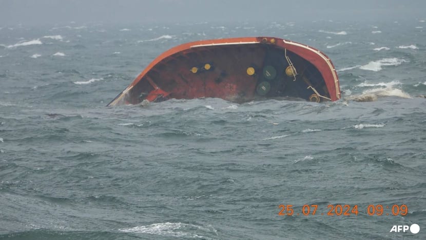 Philippine tanker carrying 1.4 million litres of oil capsizes off Manila Philippine tanker carrying 1.4 million litres of oil capsizes off Manila