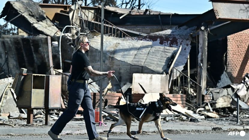 Trump threatens to scrap emergency agency as he visits disaster-hit North Carolina and California Trump threatens to scrap emergency agency as he visits disaster-hit North Carolina and California