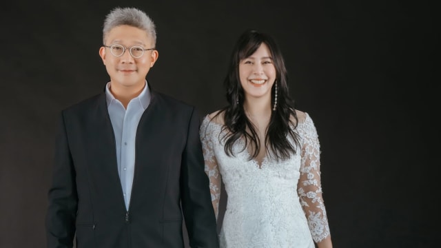 庆祝结婚10周年，黄小柔揪家人重拍婚纱！