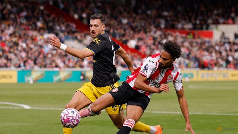 Fernandes misses penalty as Man United slump to defeat at Brentford