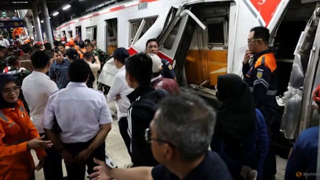 雅加达火车相撞事故 死亡人数增至七人