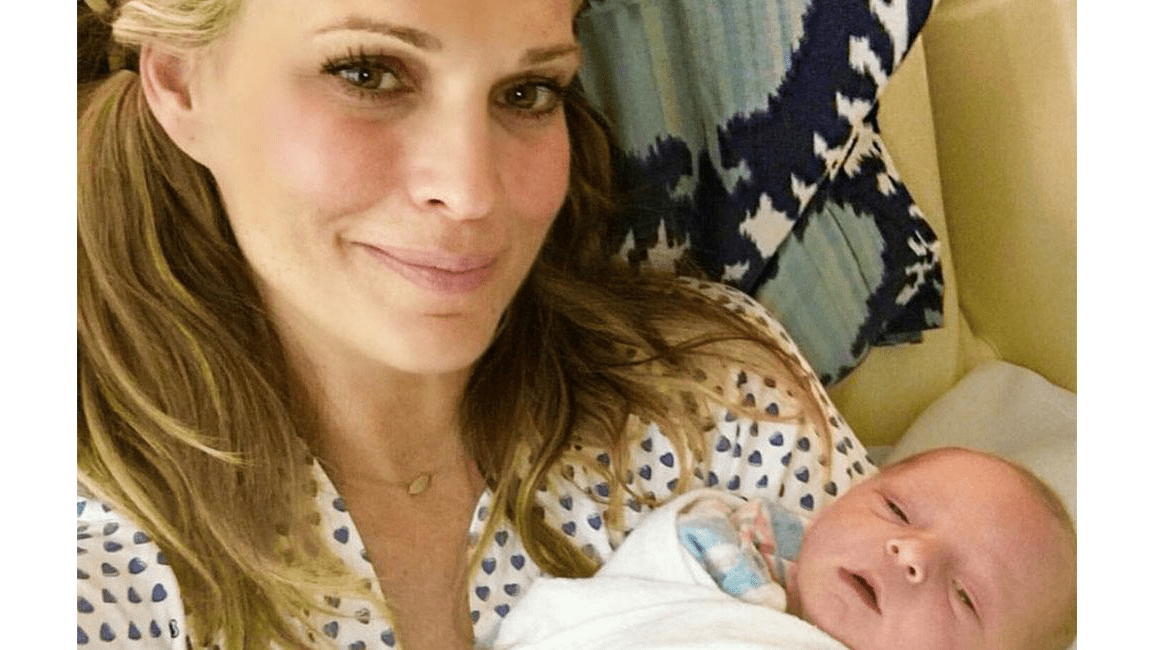 Molly Sims third child 8days(02)