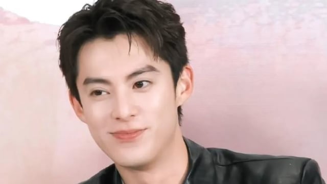 临演冲进片场讨抱抱　王鹤棣吓坏了！