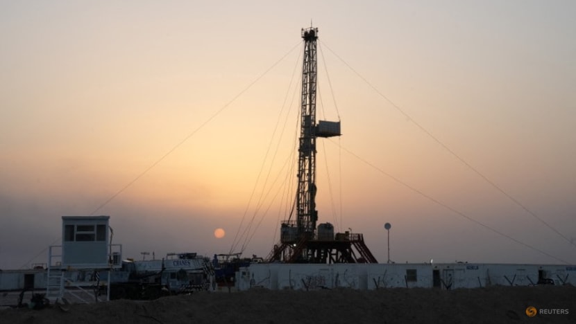 Oil tumbles on easing fears of wider Middle East war Oil tumbles on easing fears of wider Middle East war