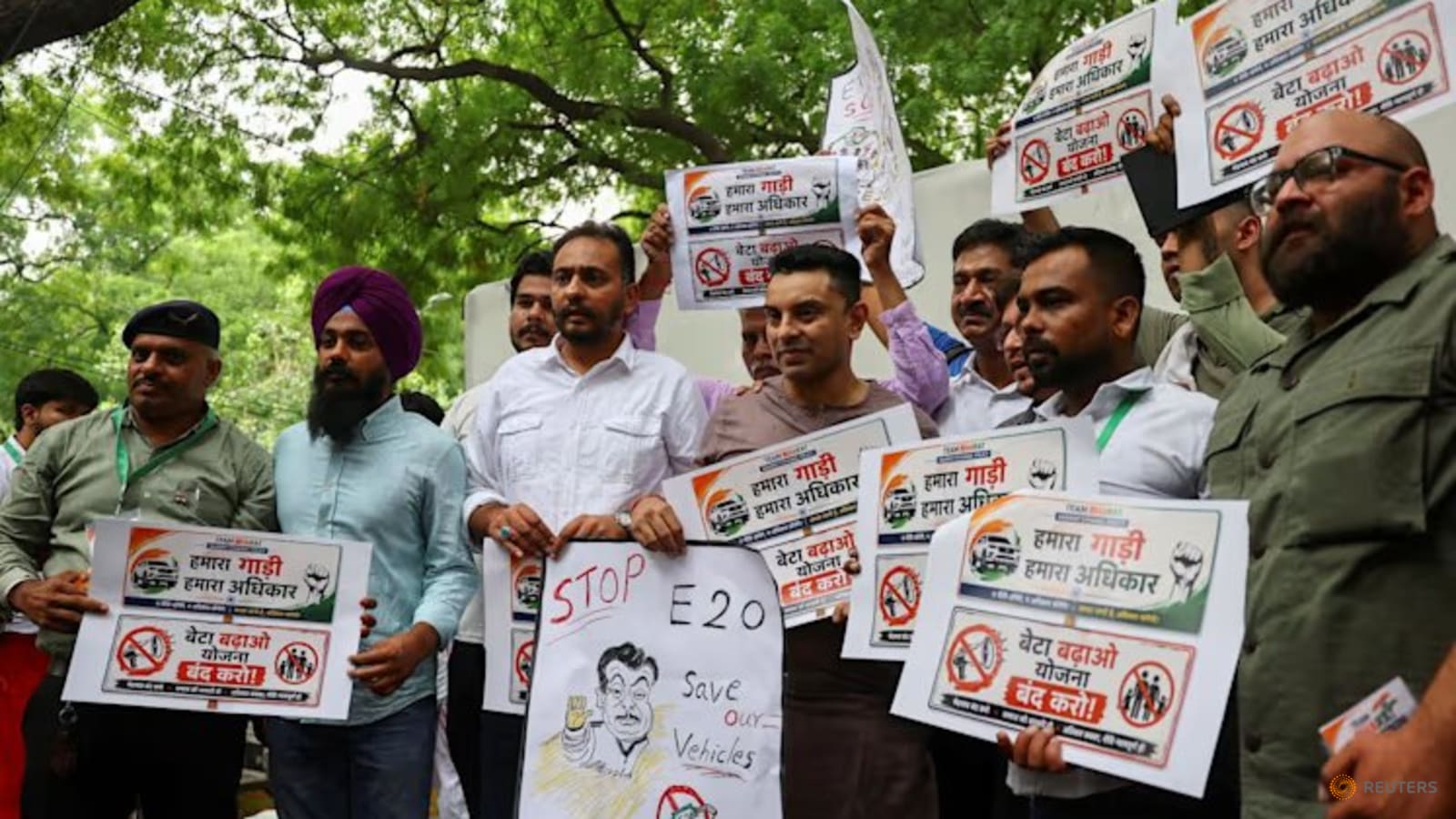 ‘Jangan dipaksakan kepada kami’: Mengapa kebijakan bensin campuran etanol di India menuai penolakan