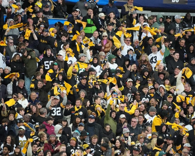 NFL Paris game played in festive atmosphere after fresh demonstrations