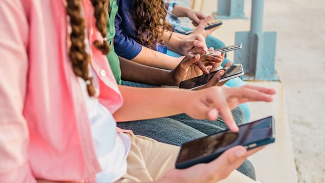 英国上议院通过禁止16岁以下使用社媒的修订案