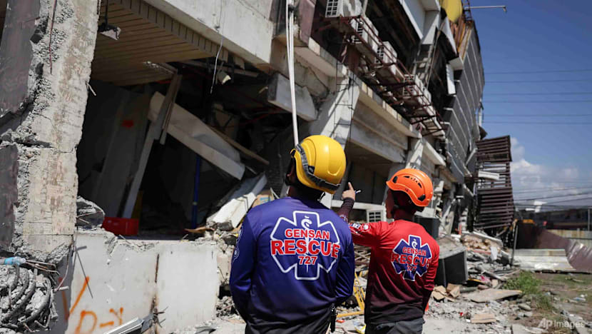 Rescuers race to reach trapped victims after powerful quake in southern Philippines