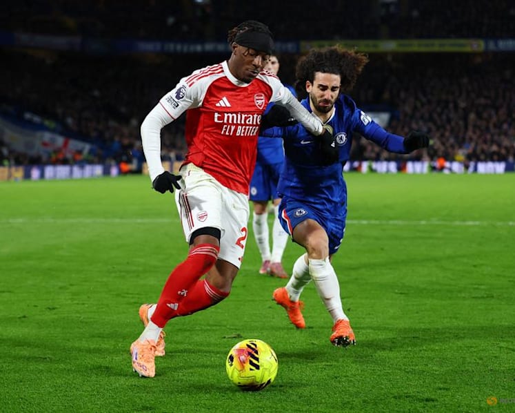 Ten-man Chelsea hold Arsenal in tetchy 1-1 London derby