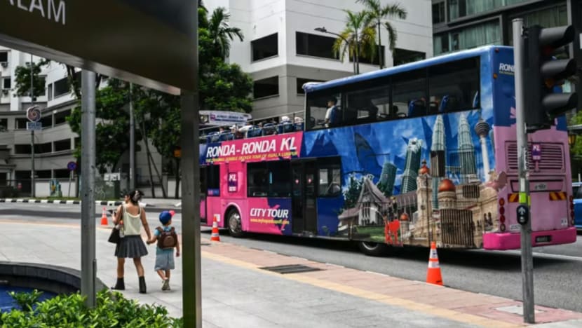 1,200 pemandu bas, penumpang disaman di Malaysia kerana tidak pakai tali pinggang keledar 