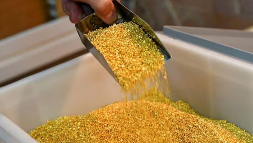 Emas semakin berkilau saat kekhawatiran menjelang pemilu AS