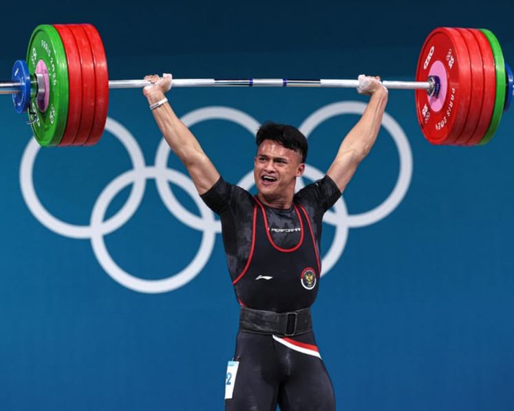 Weightlifting-Indonesia's Juniansyah sets record en route to world championships gold